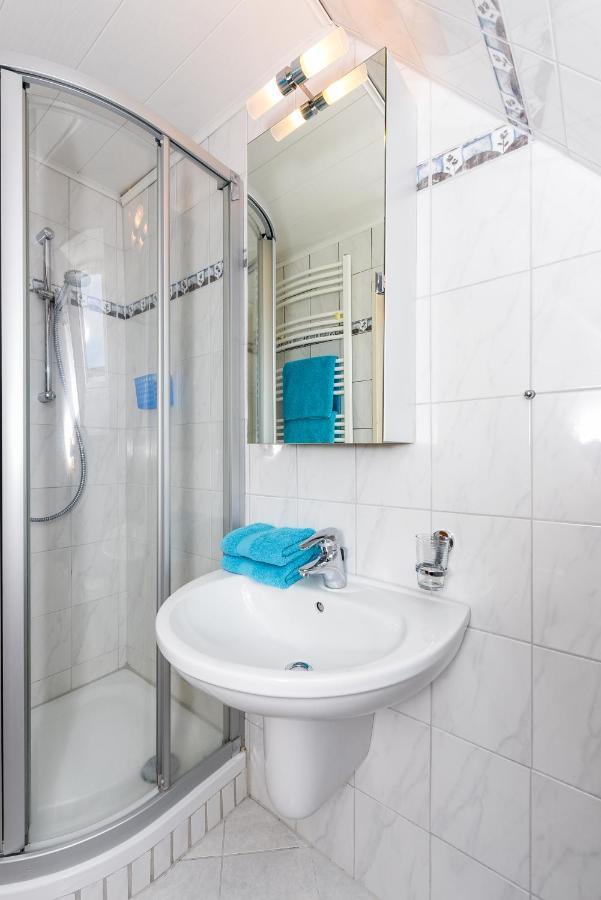 Ferienwohnungen Im Haus Waterkant Нойхарлингерзиль Экстерьер фото