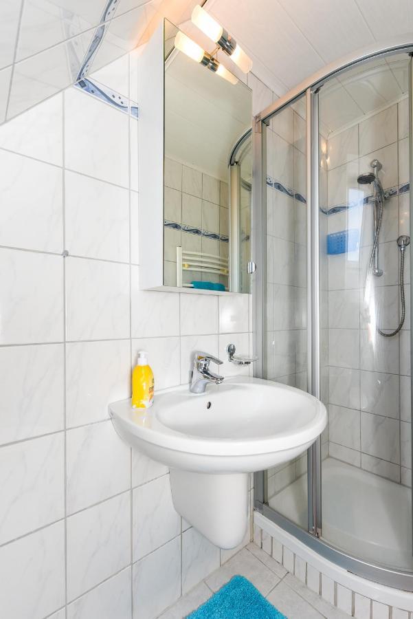 Ferienwohnungen Im Haus Waterkant Нойхарлингерзиль Экстерьер фото